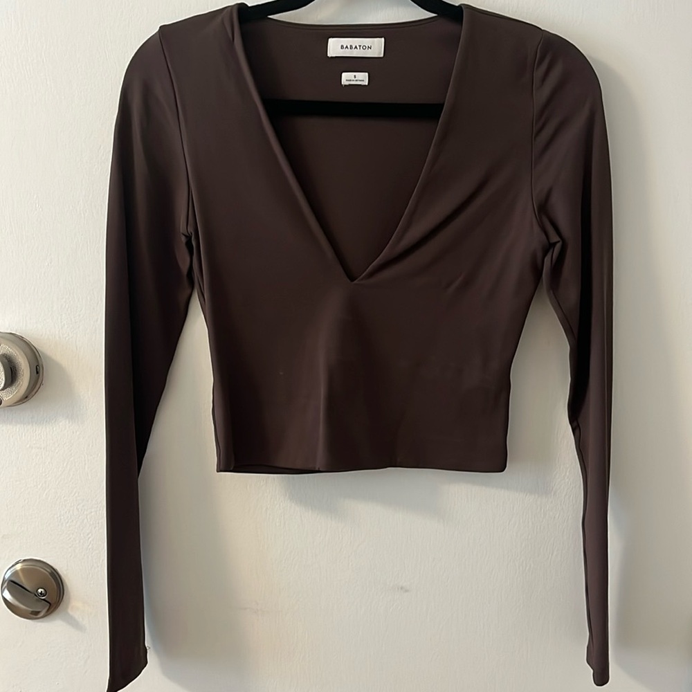 aritizia dark brown babaton cropped long sleeve